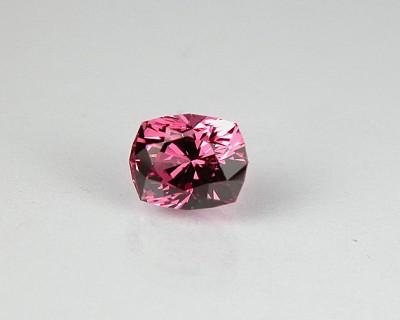 Spinel 2.00 cts. after re-cut 0005.JPG