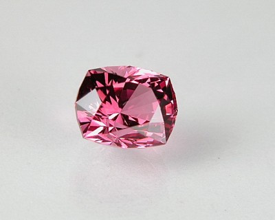 Spinel 2.00 cts. after re-cut 0015.JPG