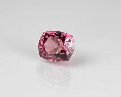 Spinel 2.00 cts. after re-cut 0007.JPG