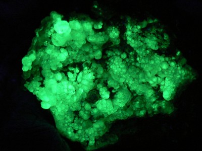 Nevada Hyalite geode in Shortwave UV; Panasonic FZ-7 Macro with Macro lens- Raytech Wand